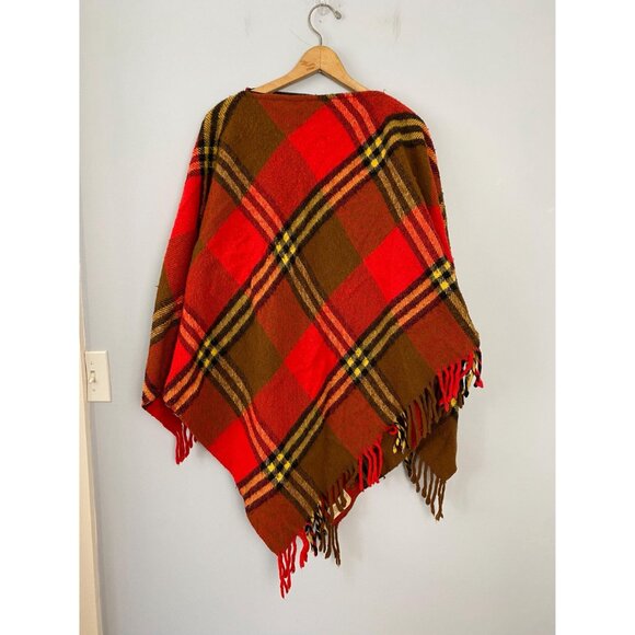 Vintage 1970s Red Plaid Poncho / Stadium Blanket, Zipper Neck, Wearable Blanket - Picture 4 of 10